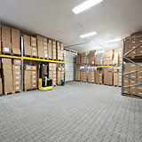 Skladování a distribuce v oblasti balení zboží - sklady jsou vybaveny regálovými systémy - kompletní...